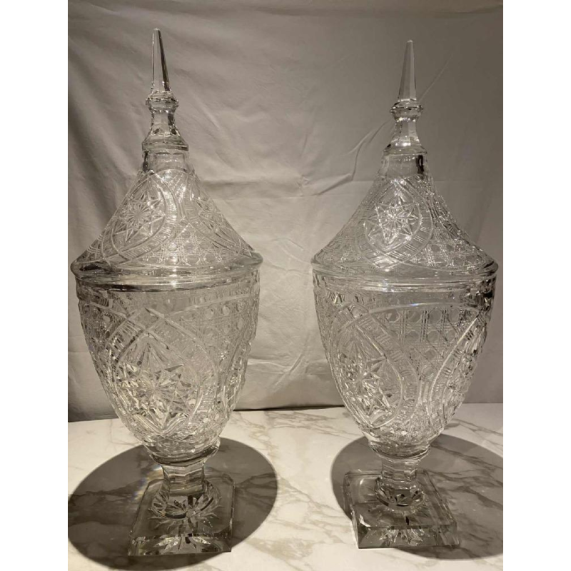 Val-Saint-Lambert, large pair of tall covered crystal vases (82 cm), signed and numbered.