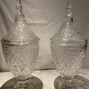 Val-Saint-Lambert, large pair of tall covered crystal vases (82 cm), signed and numbered.