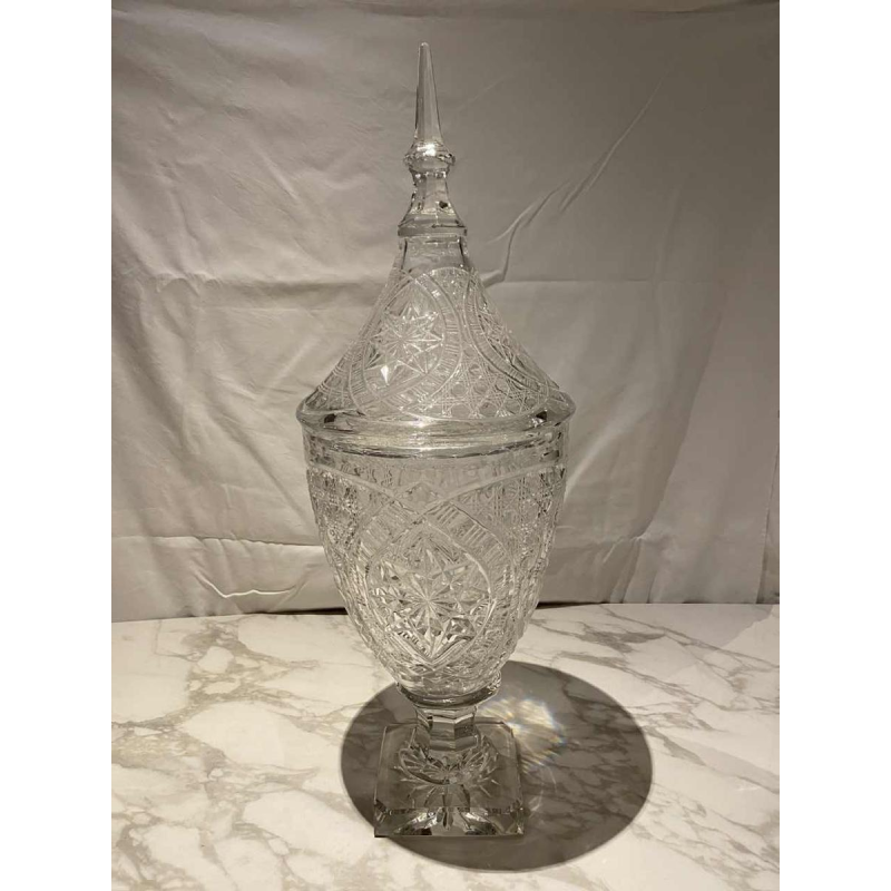 Val-Saint-Lambert, large pair of tall covered crystal vases (82 cm), signed and numbered.