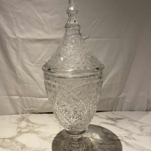 Val-Saint-Lambert, large pair of tall covered crystal vases (82 cm), signed and numbered.