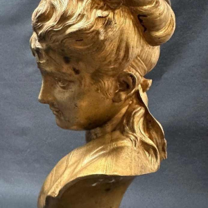 "Buste de Jeune fille aux roses" bronze sculpture, published by the compagnie des bronzes in Brussels