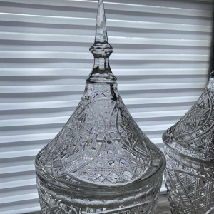 Val-Saint-Lambert, importante paire de vases couverts en cristal (82 cm)