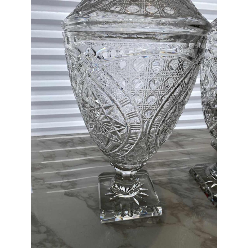 Val-Saint-Lambert, large pair of tall covered crystal vases (82 cm), signed and numbered.