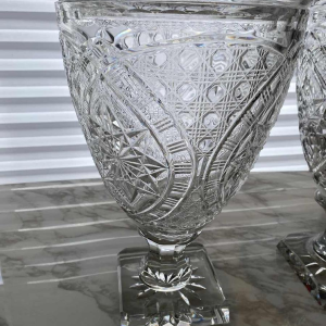 Val-Saint-Lambert, large pair of tall covered crystal vases (82 cm), signed and numbered.