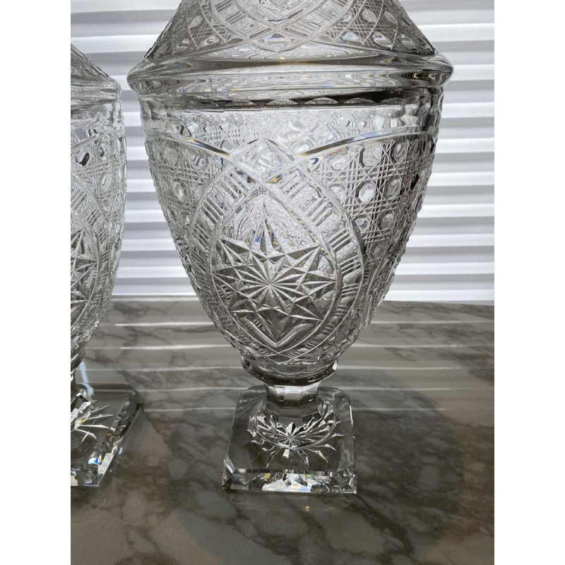 Val-Saint-Lambert, large pair of tall covered crystal vases (82 cm), signed and numbered.