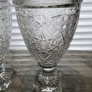 Val-Saint-Lambert, large pair of tall covered crystal vases (82 cm), signed and numbered.