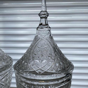 Val-Saint-Lambert, large pair of tall covered crystal vases (82 cm), signed and numbered.