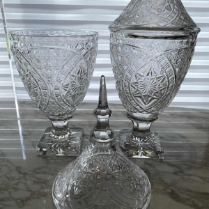 Val-Saint-Lambert, importante paire de vases couverts en cristal (82 cm)