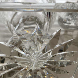 Val-Saint-Lambert, large pair of tall covered crystal vases (82 cm), signed and numbered.