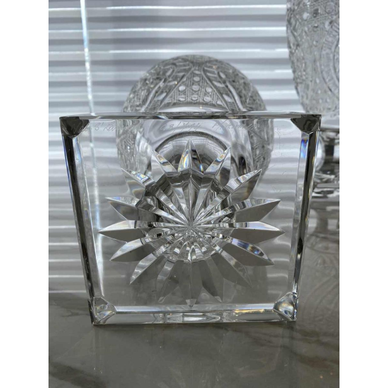 Val-Saint-Lambert, importante paire de vases couverts en cristal (82 cm)