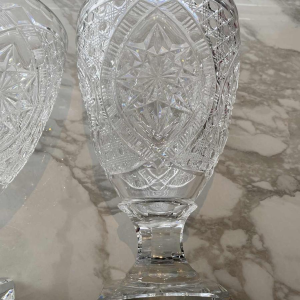 Val-Saint-Lambert, large pair of tall covered crystal vases (82 cm), signed and numbered.