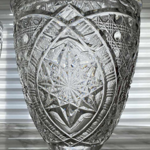 Val-Saint-Lambert, importante paire de vases couverts en cristal (82 cm)