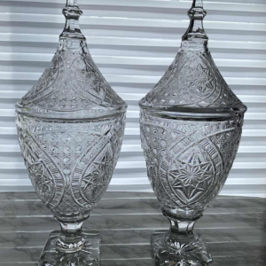 Val-Saint-Lambert, importante paire de vases couverts en cristal (82 cm)