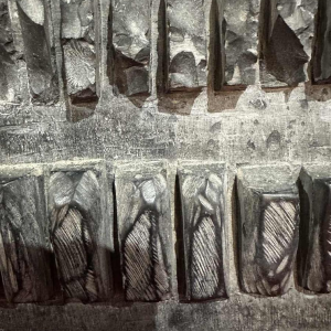 Richard Flament, abstract beeld 142cm in Mazy marmer, 1974