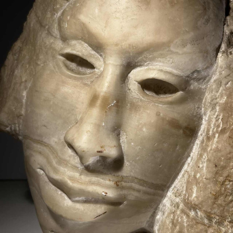 Georg Glaser “Visage de femme“ sculpture buste / masque en marbre, ca 1980