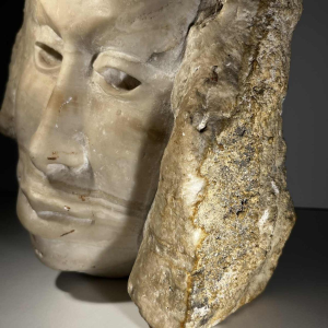 Georg Glaser “Visage de femme“ sculpture buste / masque en marbre, ca 1980