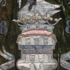 Grand drapeau historique “Confrérie Royale de l’Arbalète Saint Sébastien“ Tongres 1881