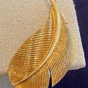 HERMES Paris, paire de boucles d'oreilles en or “Plumes“ vintage