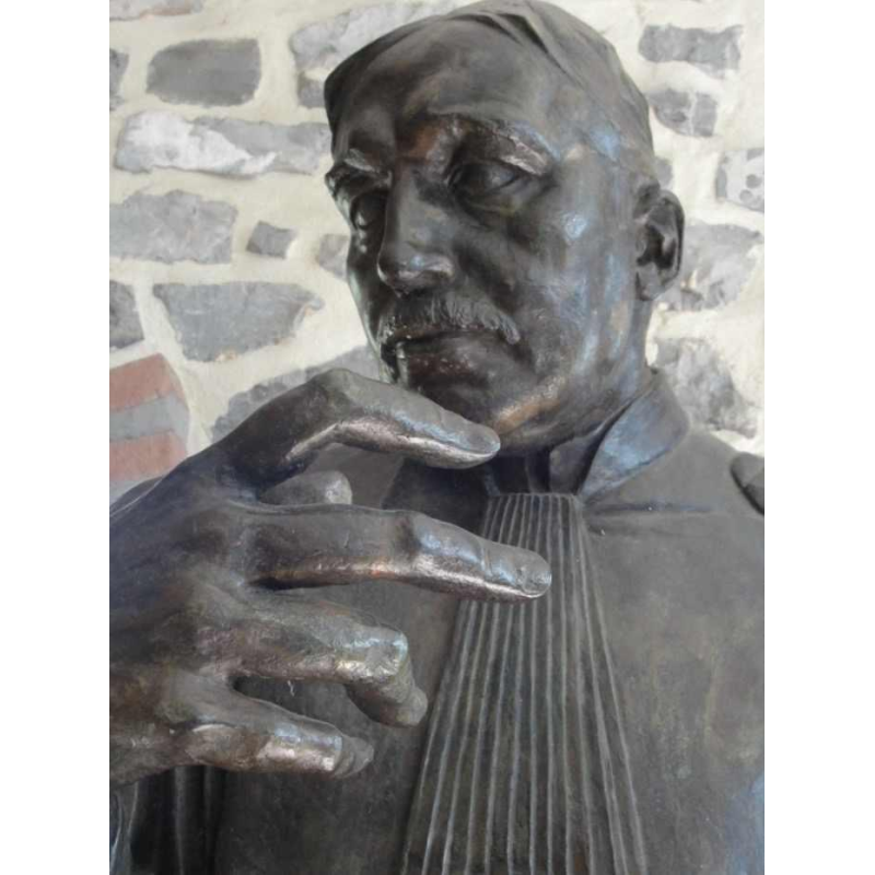 Buste van de beroemde advocaat Jules Destrée