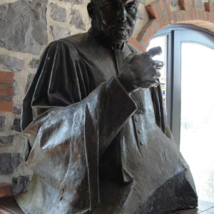 Buste van de beroemde advocaat Jules Destrée