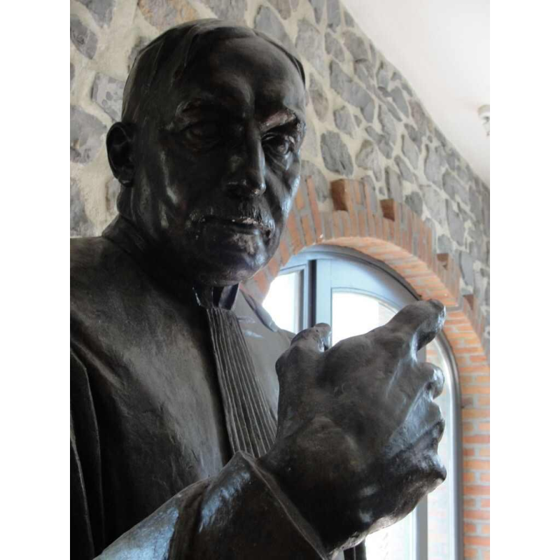 Buste du célèbre Homme de loi Jules Destrée