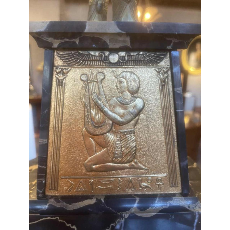 Demetre Chiparus “Egyptische danseres” sculptuur in verzilverd brons, marmeren sokkel