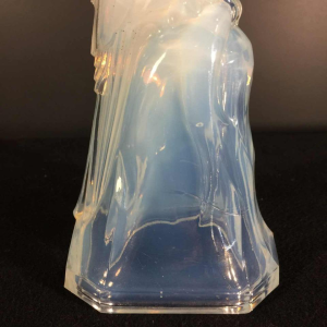 Charles Graffart voor Val Saint Lambert LUXVAL, Art Deco parkiet opalescent glas