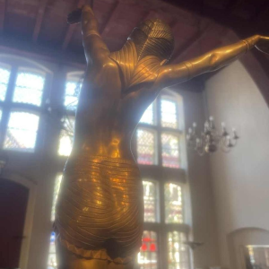 Demetre Chiparus “Egyptische danseres” sculptuur in verzilverd brons, marmeren sokkel