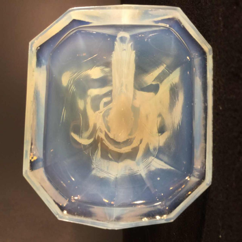 Charles Graffart Val Saint Lambert LUXVAL, perruche Art DÃ©co verre opalescent