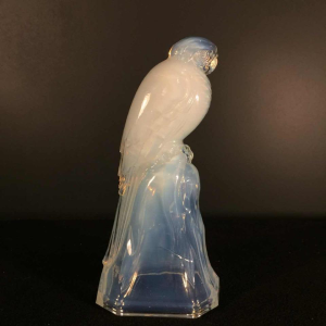 Charles Graffart voor Val Saint Lambert LUXVAL, Art Deco parkiet opalescent glas