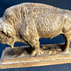 Demeter Chiparus "Bison" sculpture animalière en terre cuite