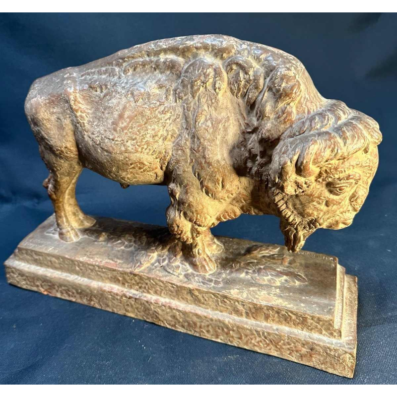 Demeter Chiparus "Bison" sculpture animalière en terre cuite