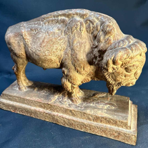 Demeter Chiparus "Bison" terracotta diersculptuur