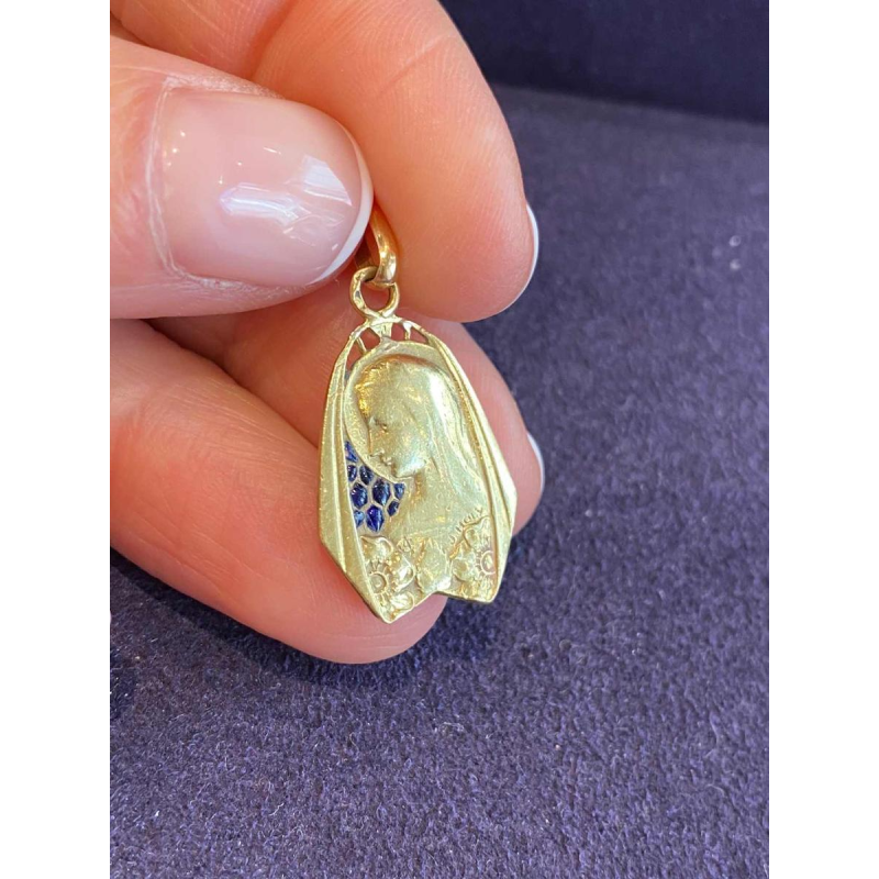 J. Holy, médaille de la Vierge en or & émaux bleus plique-à-jour, XXe s