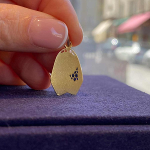 J. Holy, medal of the Virgin Mary in gold & blue plique-à-jour enamels, 20th c