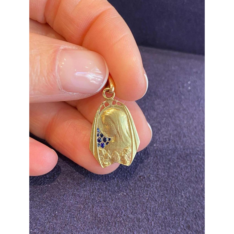 J. Holy, médaille de la Vierge en or & émaux bleus plique-à-jour, XXe s