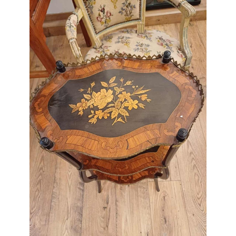 Sellette à trois plateaux, marqueterie et laiton, style Napoléon III, fin XIXe s