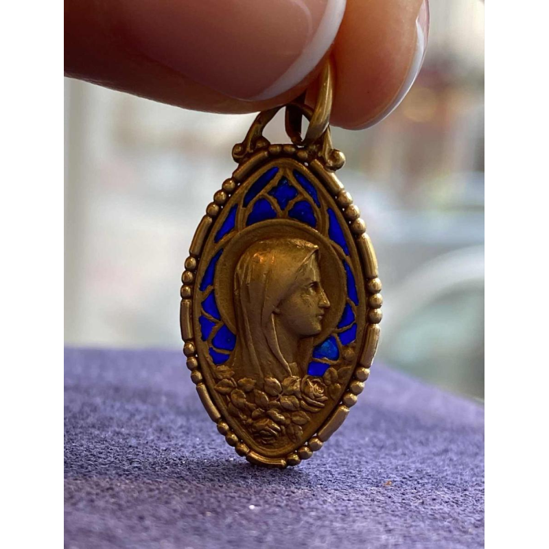 Medaille van de Maagd Maria in goud en blauw 'plique-à-jour' email, 20ste eeuw