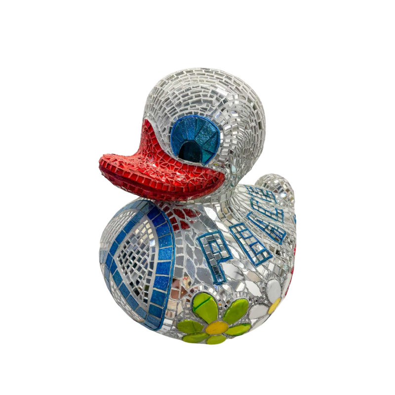 Cla Râ Rose, sculptuur “Reuzeneend” mozaïek van tegels en spiegel, 21e eeuw