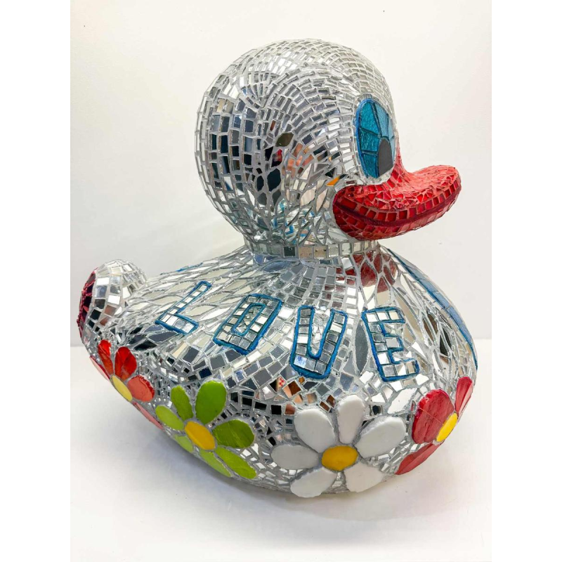 Cla Râ Rose, sculptuur “Reuzeneend” mozaïek van tegels en spiegel, 21e eeuw