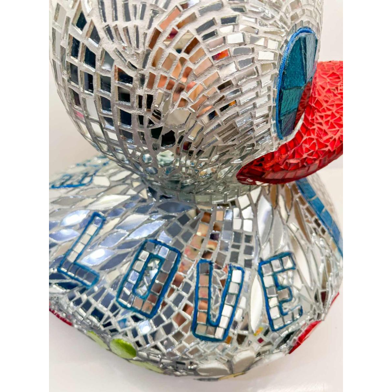 Cla Râ Rose, sculptuur “Reuzeneend” mozaïek van tegels en spiegel, 21e eeuw