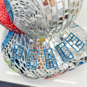 Cla Râ Rose, sculpture “Canard géant“ mosaïque de carreaux de faïence et miroir, XXIe siècle