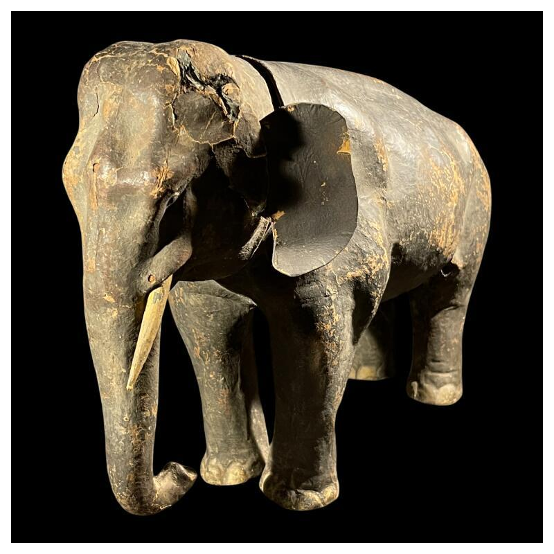 Ele´phant en papier mâché, boîte animalière publicité, the´ ou chocolat, ca 1900