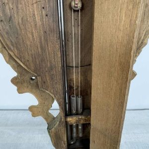 Baromètre-thermomètre Louis XVI à échelle Réaumur en bois doré, par Benard à Provins, XIXe s