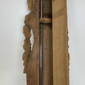 Baromètre-thermomètre Louis XVI à échelle Réaumur en bois doré, par Benard à Provins, XIXe s