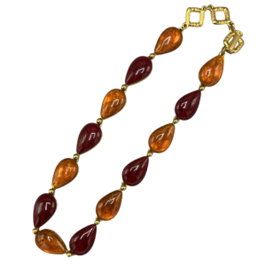 Yves Saint Laurent, collier en métal doré et pate de verre orangé et bordeaux, fin XXe s