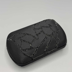 Sergio Rossi, Pochette du soir, soie noire et cristaux Swarovski, XXIe s