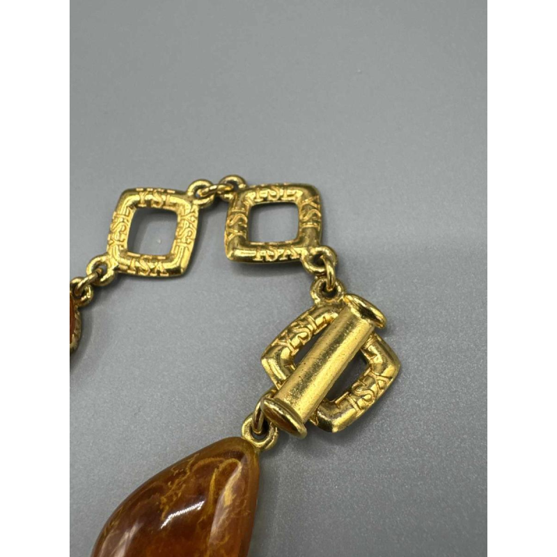 Yves Saint Laurent, collier en métal doré et pate de verre orangé et bordeaux, fin XXe s
