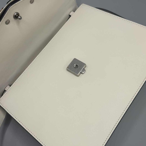 Gucci. Lilith tas van wit leer en python