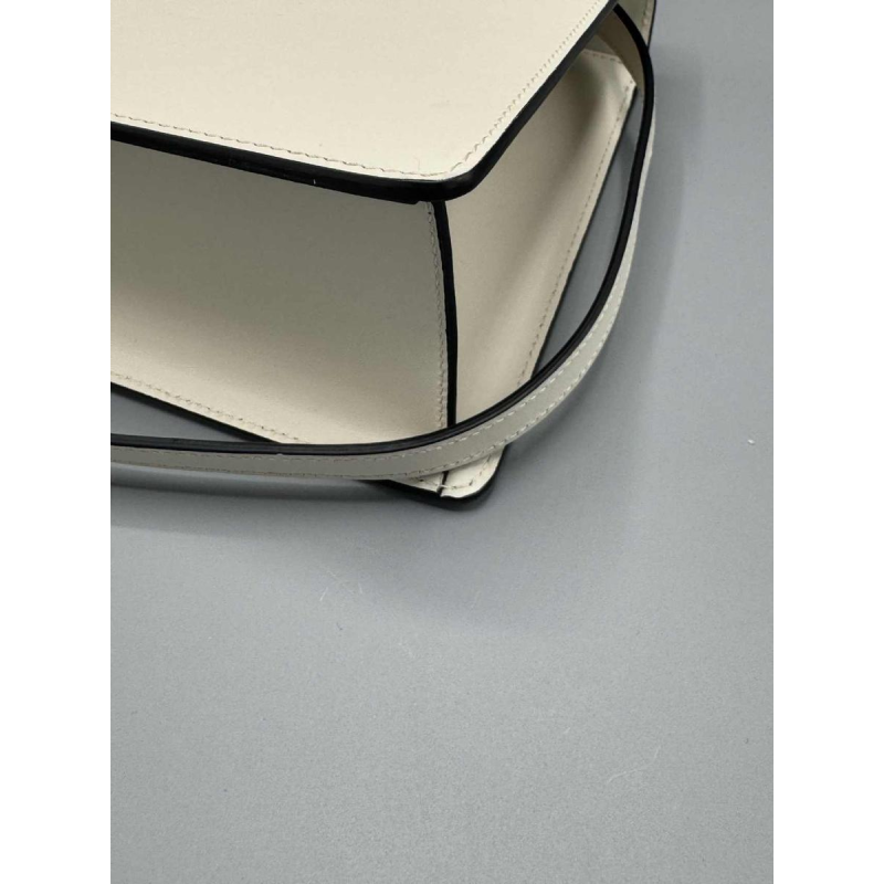 Gucci. Sac Lilith en cuir blanc et python